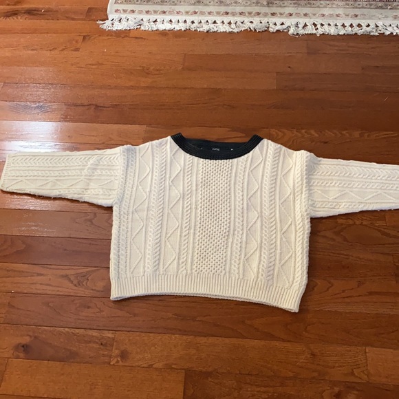 Wool sweater with leather neckline - Picture 4 of 5